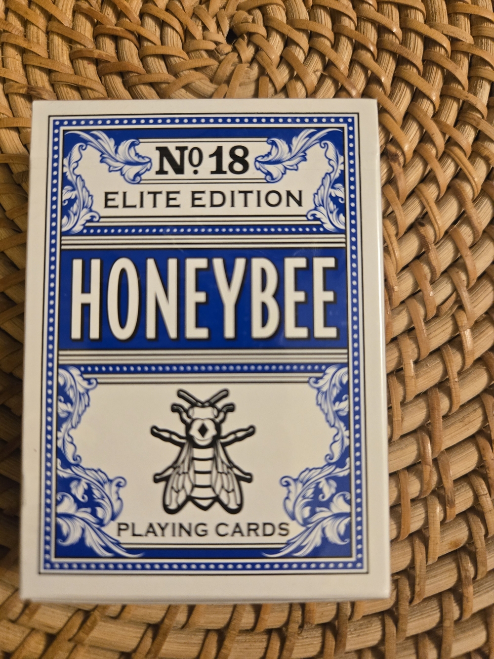 C01 ​New Sealed Honeybee No. 18 Elite Edition Blue Playing Cards Penguin Magic
